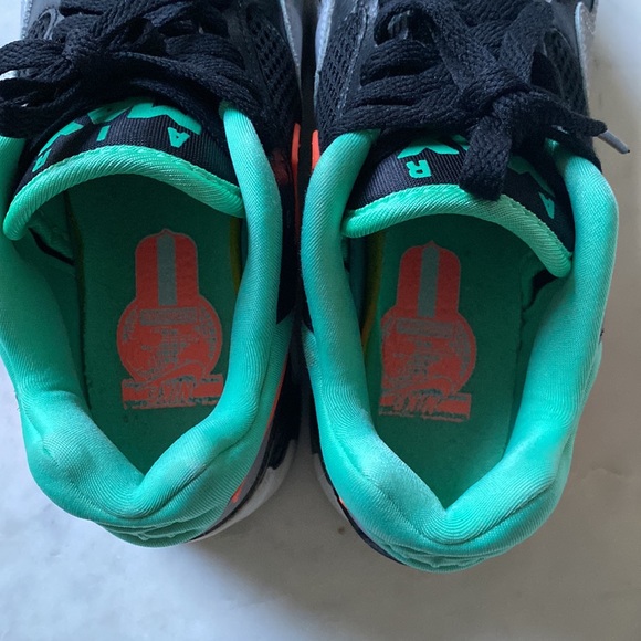 Nike - Picture 4 of 7